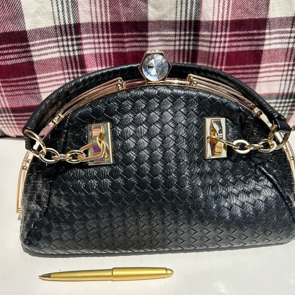 NWOT quality women’s purse! Crystals and rhinestones - Picture 3 of 9